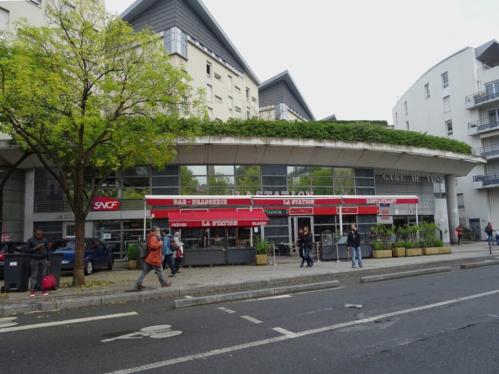 Bâtiment voyageurs de la gare de Lyon-Vaise dans le 9e arrondissement